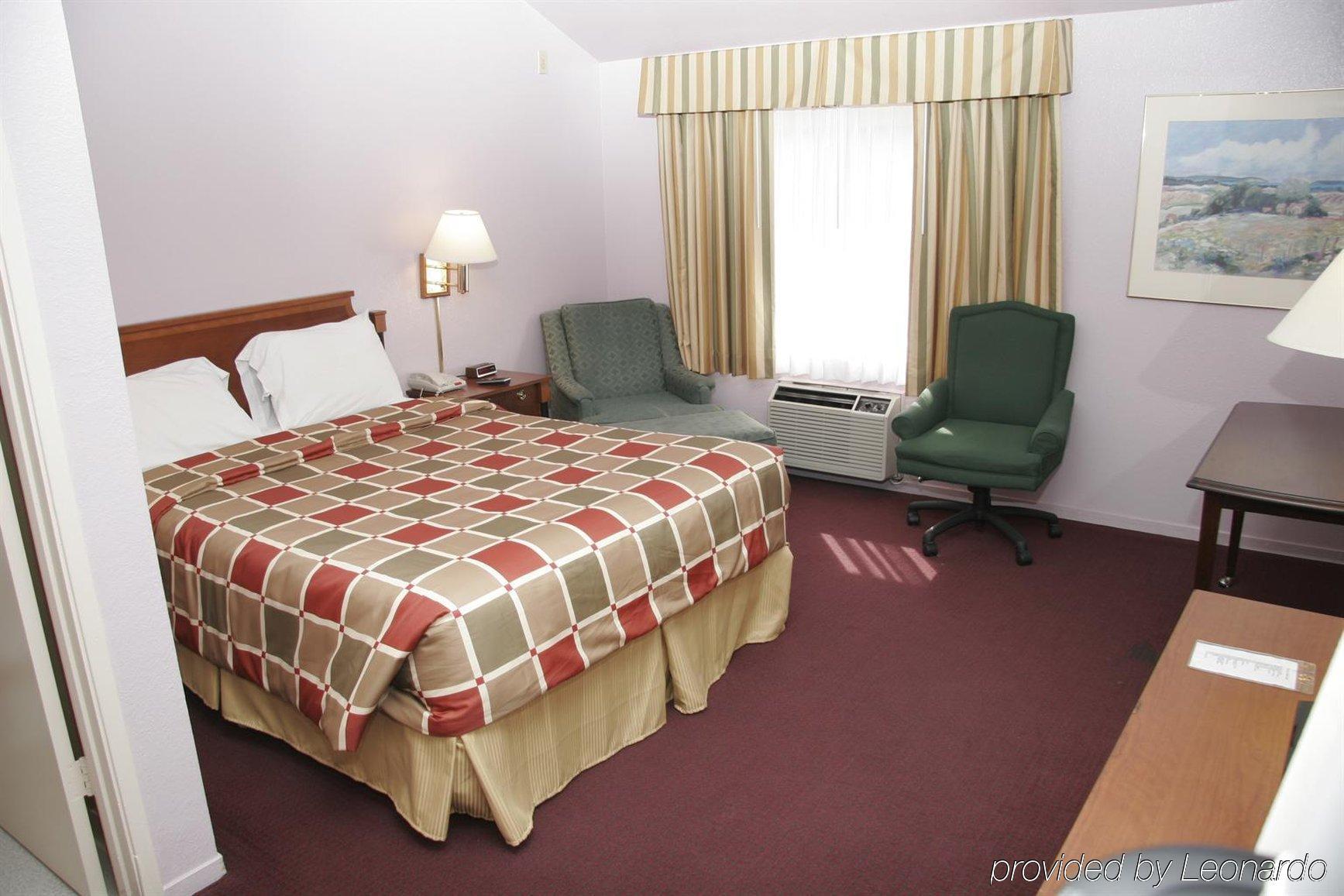 Keefers Inn King City Room photo