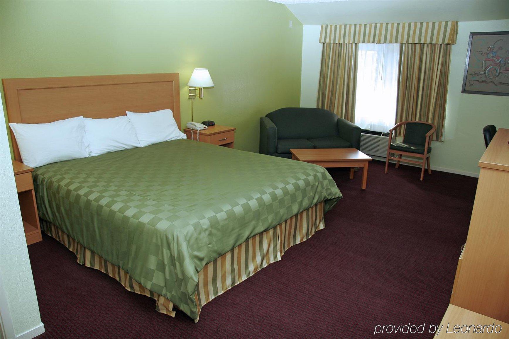 Keefers Inn King City Room photo